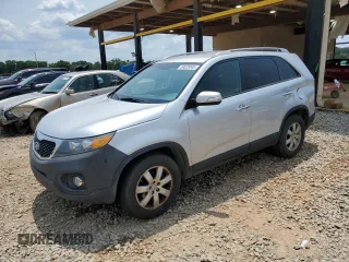 2012 Kia Sorento LX z VIN 5XYKT3A67CG271740, wystawiony jako Copart lot #58525845 z przebiegiem 189 707 mil mil oraz Szkoda całkowita • Salvage title. Historia ofert i sprzedaży dostępna na DreamBid. Obrazek 1.
