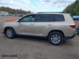 2011 Toyota Highlander with VIN 5TDBK3EH0BS057639, listed as a IAAI auction lot 40617496 with 94,093 mi miles. Bid and sale history available at carsss.com. Image 14.