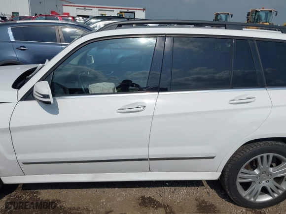 2014 Mercedes-Benz GLK-Class GLK 250 BlueTEC with VIN WDCGG0EB3EG286570, listed as a IAAI auction lot 41947819 with 166,168 mi miles. Bid and sale history available at carsss.com. Image 14.