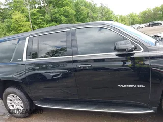 2019 GMC Yukon XL SLT z VIN 1GKS2GKC0KR394301, wystawiony jako IAAI lot #42255631 z przebiegiem 149 222 mil mil oraz . Historia ofert i sprzedaży dostępna na DreamBid. Obrazek 13.