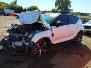 2019 Volvo XC40 Momentum with VIN YV4162XZ4K2006682, listed as a IAAI auction lot 40348423 with 65,301 mi miles and . Bid and sale history available at carsss.com. Image 15.