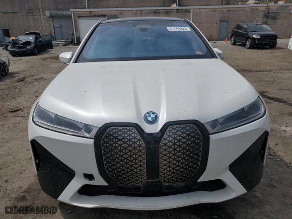 2022 BMW iX xDrive50 with VIN WB523CF02NCK56120, listed as a Copart auction lot 52368874 with 0 mi miles. Bid and sale history available at carsss.com. Image 5.