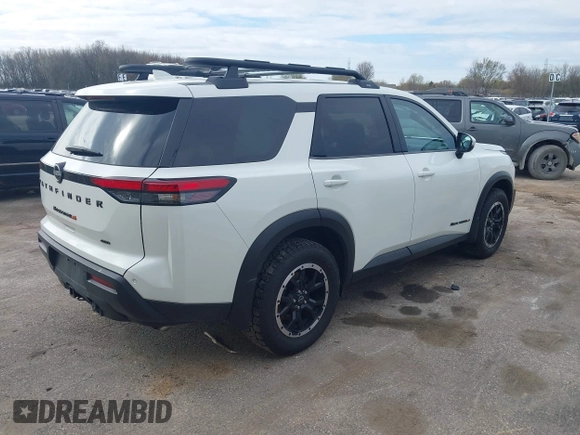 2023 Nissan Pathfinder SV z VIN 5N1DR3BD7PC272056, wystawiony jako IAAI lot #42184186 z przebiegiem 31 923 mil mil oraz . Historia ofert i sprzedaży dostępna na DreamBid. Obrazek 4.