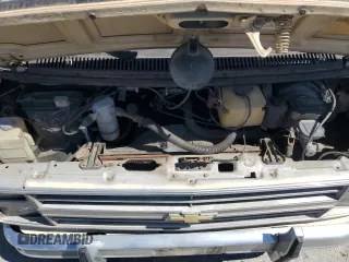 1985 Chevrolet Chevy Van z VIN 1GBEG25HXF7160399, wystawiony jako Copart lot #64115004 z przebiegiem 40 895 mil mil oraz Czysty tytuł • Clean title. Historia ofert i sprzedaży dostępna na DreamBid. Obrazek 12.