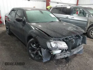 2021 Chrysler 300 S z VIN 2C3CCABG0MH554276, wystawiony jako IAAI lot #42156919 z przebiegiem 99 111 mil mil oraz . Historia ofert i sprzedaży dostępna na DreamBid. Obrazek 1.