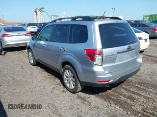 2012 Subaru Forester X Premium z VIN JF2SHADC8CH424853, wystawiony jako IAAI lot #42540390 z przebiegiem 217 063 mil mil oraz . Historia ofert i sprzedaży dostępna na DreamBid. Obrazek 3.
