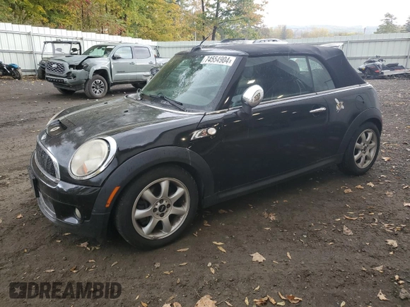 2010 MINI Convertible S с VIN WMWMS3C52ATY09453, выставлен на аукционе Copart как лот 88433535 с пробегом Не указан миль и На запчасти • Non repairable. История ставок и продаж доступна на DreamBid. Изображение 1.