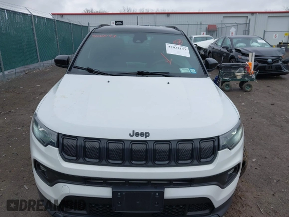2022 Jeep Compass Latitude with VIN 3C4NJDBB7NT176532, listed as a IAAI auction lot 42022193 with 34,720 mi miles and . Bid and sale history available at carsss.com. Image 12.