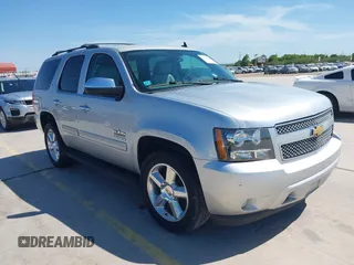 2013 Chevrolet Tahoe LT z VIN 1GNSCBE07DR164486, wystawiony jako IAAI lot #42216421 z przebiegiem 220 395 mil mil oraz . Historia ofert i sprzedaży dostępna na DreamBid. Obrazek 1.