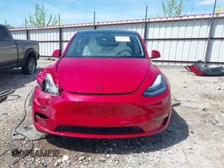 2020 Tesla Model Y Long Range z VIN 5YJYGDEE0LF034164, wystawiony jako IAAI lot #42080304 z przebiegiem 55 520 mil mil oraz . Historia ofert i sprzedaży dostępna na DreamBid. Obrazek 13.