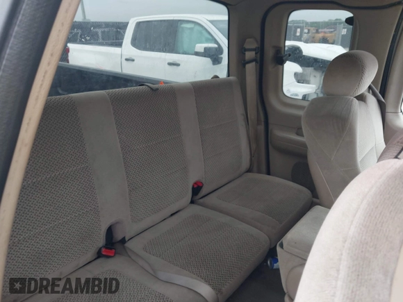 2001 Ford F-150 XL z VIN 1FTZX17281NB02781, wystawiony jako IAAI lot #42377688 z przebiegiem 180 830 mil mil oraz . Historia ofert i sprzedaży dostępna na DreamBid. Obrazek 8.