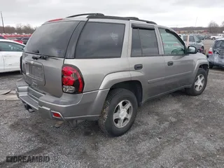 2006 Chevrolet TrailBlazer LS with VIN 1GNDS13S562137938, listed as a IAAI auction lot 41908826 with 225,928 mi miles. Bid and sale history available at carsss.com. Image 4.