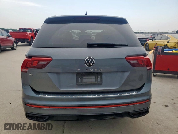 2022 Volkswagen Tiguan SE R-Line Black z VIN 3VVCB7AXXNM113777, wystawiony jako Copart lot #58150395 z przebiegiem 61 921 mil mil oraz Szkoda całkowita • Salvage title. Historia ofert i sprzedaży dostępna na DreamBid. Obrazek 6.