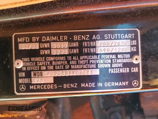 1988 Mercedes-Benz 560 with VIN WDBCA39D8JA407186, listed as a Copart auction lot 80227564 with 139,243 mi miles and Clean Title. Bid and sale history available at DreamBid. Image 12.