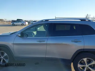 2019 Jeep Cherokee Limited with VIN 1C4PJMDN0KD180598, listed as a IAAI auction lot 41433530 with 137,398 mi miles. Bid and sale history available at carsss.com. Image 15.