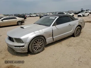 2006 Ford Mustang GT Deluxe с VIN 1ZVFT85H265102410, выставлен на аукционе Copart как лот 57847545 с пробегом 178 534 миль миль и Списание • Salvage title. История ставок и продаж доступна на DreamBid. Изображение 1.
