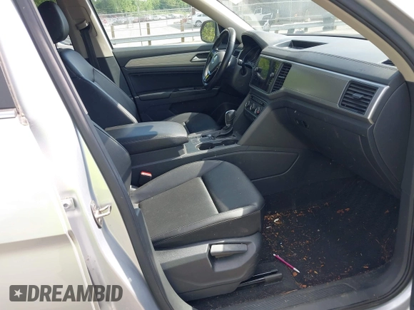 2018 Volkswagen Atlas SE with VIN 1V2CR2CA9JC535166, listed as a IAAI auction lot 42179451 with 146,625 mi miles and . Bid and sale history available at DreamBid. Image 5.