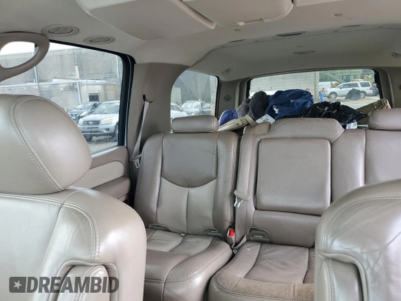 2006 GMC Yukon XL z VIN 1GKFK66U46J101454, wystawiony jako Copart lot #42088485 z przebiegiem Nie podano mil oraz Szkoda całkowita • Salvage title. Historia ofert i sprzedaży dostępna na DreamBid. Obrazek 10.