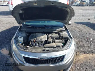2013 Kia Optima LX z VIN 5XXGM4A70DG098022, wystawiony jako IAAI lot #42367410 z przebiegiem 131 620 mil mil oraz . Historia ofert i sprzedaży dostępna na DreamBid. Obrazek 10.