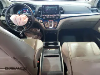 2018 Honda Odyssey Elite with VIN 5FNRL6H90JB103748, listed as a Copart auction lot 61512595 with 117,126 mi miles and Salvage title. Bid and sale history available at DreamBid. Image 8.