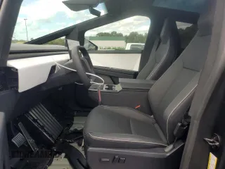 2024 Tesla Cybertruck Cyberbeast z VIN 7G2CEHEEXRA017141, wystawiony jako Copart lot #70618564 z przebiegiem 2790 mil mil oraz Szkody całkowita. Historia ofert i sprzedaży dostępna na DreamBid. Obrazek 7.