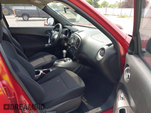 2013 Nissan Juke SL z VIN JN8AF5MV7DT229385, wystawiony jako IAAI lot #42404994 z przebiegiem 137 398 mil mil oraz . Historia ofert i sprzedaży dostępna na DreamBid. Obrazek 5.