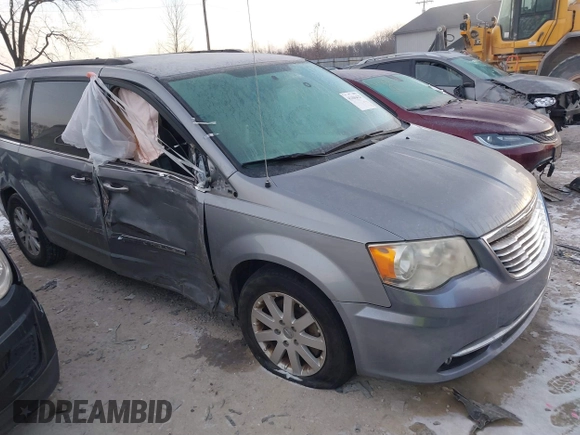2014 Chrysler Town & Country Touring z VIN 2C4RC1BG2ER131605, wystawiony jako IAAI lot #41406423 z przebiegiem 167 567 mil mil oraz . Historia ofert i sprzedaży dostępna na DreamBid. Obrazek 13.