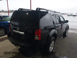 2011 Nissan Pathfinder LE z VIN 5N1AR1NB8BC633188, wystawiony jako IAAI lot #41608356 z przebiegiem 128 377 mil mil oraz . Historia ofert i sprzedaży dostępna na DreamBid. Obrazek 4.