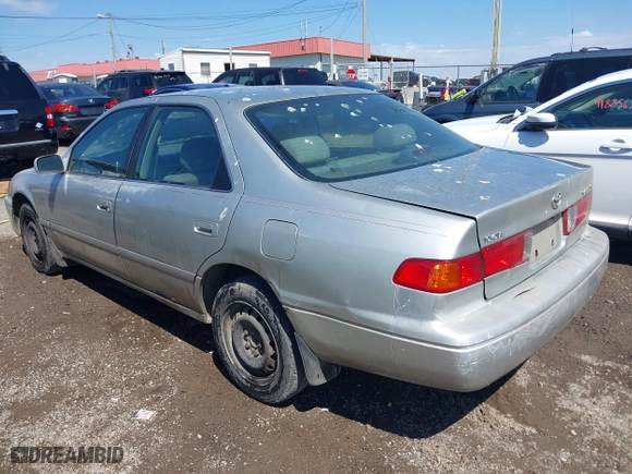 2000 Toyota Camry CE with VIN JT2BG22K0Y0455918, listed as a IAAI auction lot 41878066 with 267,164 mi miles. Bid and sale history available at carsss.com. Image 3.