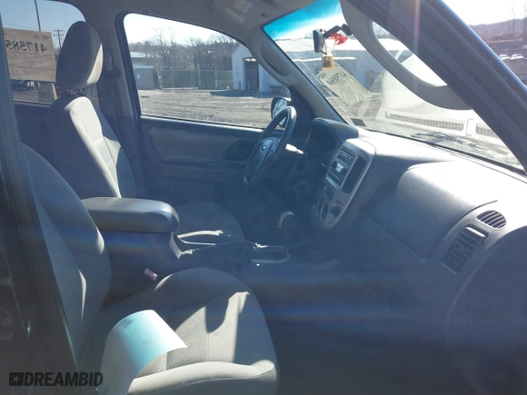 2005 Ford Escape XLT with VIN 1FMYU931X5KB23022, listed as a IAAI auction lot 41758560 with 193,107 mi miles. Bid and sale history available at carsss.com. Image 5.
