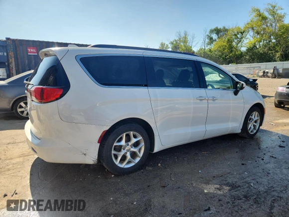 2018 Chrysler Pacifica Touring with VIN 2C4RC1DG0JR168076, listed as a Copart auction lot 62924895 with 125,767 mi miles and Clean title. Bid and sale history available at DreamBid. Image 3.