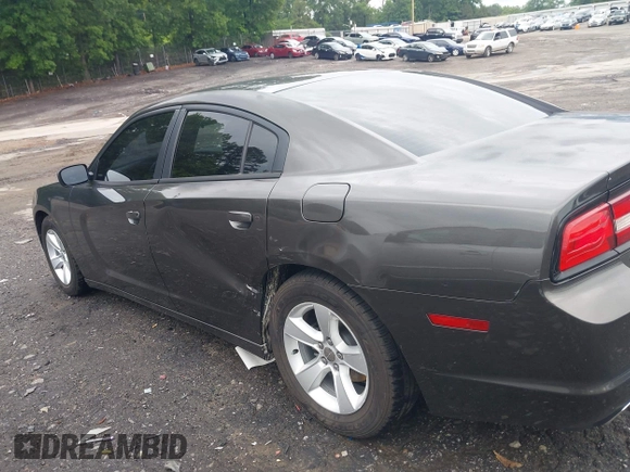 2013 Dodge Charger SE z VIN 2C3CDXBG8DH629628, wystawiony jako IAAI lot #42199220 z przebiegiem 153 556 mil mil oraz . Historia ofert i sprzedaży dostępna na DreamBid. Obrazek 14.