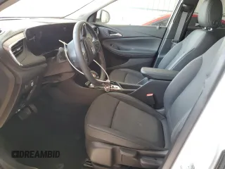 2025 Buick Encore GX Preferred с VIN KL4AMCSL0SB191874, выставлен на аукционе Copart как лот 58989165 с пробегом 2 423 миль миль и Чистый • Clean title. История ставок и продаж доступна на DreamBid. Изображение 7.