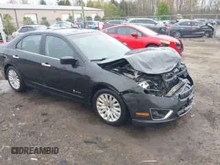 2010 Ford Fusion Hybrid with VIN 3FADP0L38AR263525, listed as a IAAI auction lot 41952084 with 112,681 mi miles. Bid and sale history available at carsss.com. Image 1.