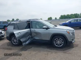 2023 GMC Terrain SLT z VIN 3GKALPEG9PL229000, wystawiony jako IAAI lot #42224089 z przebiegiem 36 557 mil mil oraz . Historia ofert i sprzedaży dostępna na DreamBid. Obrazek 13.