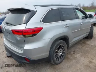 2018 Toyota Highlander SE with VIN 5TDJZRFH3JS903348, listed as a IAAI auction lot 42132056 with 115,384 mi miles and . Bid and sale history available at DreamBid. Image 4.