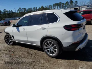 2025 BMW X5 xDrive40i with VIN 5UX23EU05S9Y55524, listed as a Copart auction lot 45135275 with 1,442 mi miles and Salvage Title. Bid and sale history available at carsss.com. Image 2.
