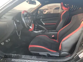 2019 Toyota 86 GT z VIN JF1ZNAE10K9702629, wystawiony jako Copart lot #43239885 z przebiegiem 72 261 mil mil oraz Szkoda całkowita • Salvage title. Historia ofert i sprzedaży dostępna na DreamBid. Obrazek 7.