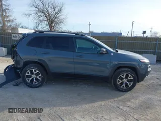 2014 Jeep Cherokee Trailhawk z VIN 1C4PJMBS5EW147579, wystawiony jako IAAI lot #41781543 z przebiegiem 155 751 mil mil oraz . Historia ofert i sprzedaży dostępna na DreamBid. Obrazek 14.