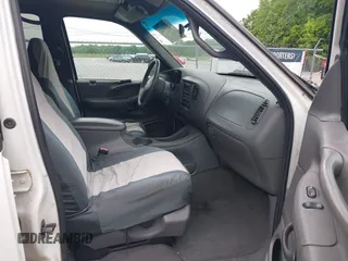1999 Ford Expedition XLT z VIN 1FMPU18L6XLC34252, wystawiony jako IAAI lot #42314912 z przebiegiem 195 324 mil mil oraz . Historia ofert i sprzedaży dostępna na DreamBid. Obrazek 5.