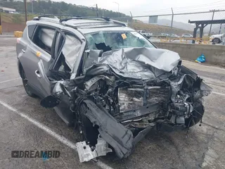 2018 Toyota RAV4 SE z VIN JTMNFREV1JD121028, wystawiony jako IAAI lot #42408050 z przebiegiem Nie podano mil oraz . Historia ofert i sprzedaży dostępna na DreamBid. Obrazek 1.