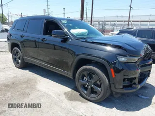2024 Jeep Grand Cherokee Laredo z VIN 1C4RJJAG0R8601865, wystawiony jako IAAI lot #42347229 z przebiegiem 7 423 mil mil oraz . Historia ofert i sprzedaży dostępna na DreamBid. Obrazek 1.