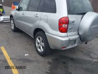 2005 Toyota RAV4 with VIN JTEGD20V650075153, listed as a IAAI auction lot 42077078 with 122,387 mi miles. Bid and sale history available at carsss.com. Image 3.