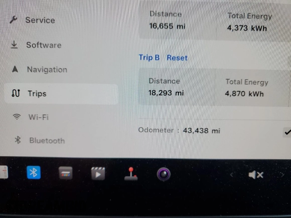 2022 Tesla Model 3 with VIN 5YJ3E1EA5NF372643, listed as a Copart auction lot 54096985 with 43,438 mi miles and Clean Title. Bid and sale history available at DreamBid. Image 9.