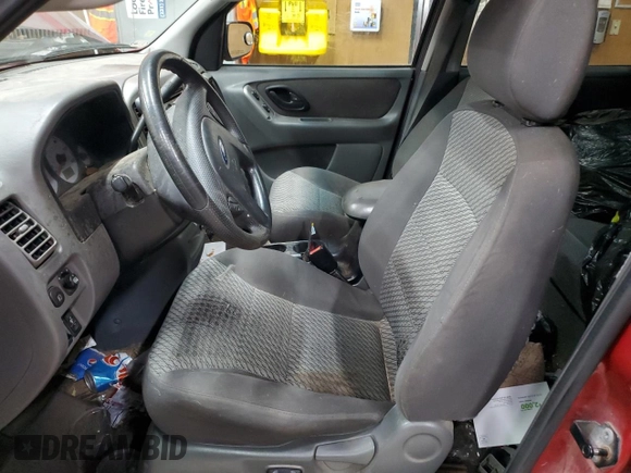 2003 Ford Escape XLT Popular 2 with VIN 1FMYU93103KB33975, listed as a Copart auction lot 70219724 with 182,037 mi miles and Clean Title. Bid and sale history available at carsss.com. Image 7.