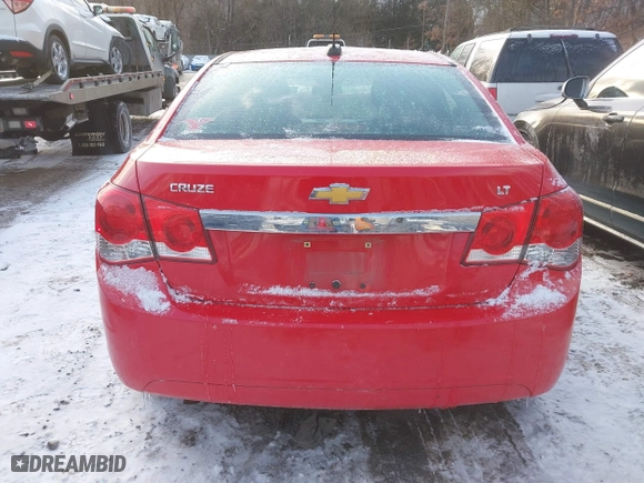 2015 Chevrolet Cruze LT with VIN 1G1PE5SB3F7199694, listed as a IAAI auction lot 41621606 with 121,368 mi miles. Bid and sale history available at carsss.com. Image 17.