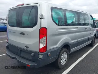 2018 Ford Transit Passenger XL z VIN 1FBZX2ZM2JKB02141, wystawiony jako IAAI lot #41914073 z przebiegiem 103 718 mil mil oraz . Historia ofert i sprzedaży dostępna na DreamBid. Obrazek 4.