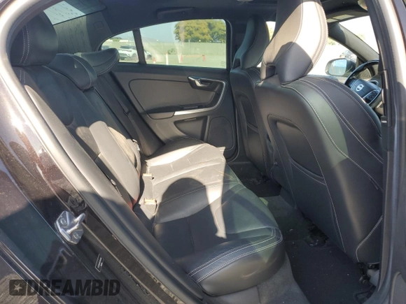 2015 Volvo S60 T5 Drive-E Premier z VIN YV126MFK6F2334600, wystawiony jako Copart lot #61436275 z przebiegiem 117 878 mil mil oraz Czysty tytuł • Clean title. Historia ofert i sprzedaży dostępna na DreamBid. Obrazek 10.