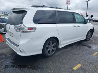 2018 Toyota Sienna SE with VIN 5TDXZ3DC5JS943512, listed as a IAAI auction lot 41786389 with 81,280 mi miles and . Bid and sale history available at DreamBid. Image 4.