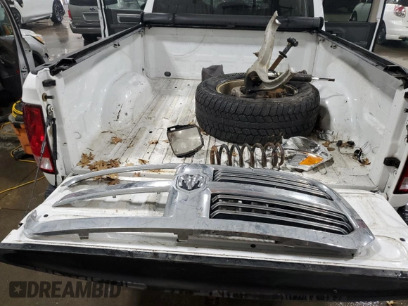 2015 Ram 1500 Big Horn z VIN 1C6RR7GT2FS643315, wystawiony jako Copart lot #49595465 z przebiegiem 252 334 mil mil oraz Nie do naprawy • Non repairable. Historia ofert i sprzedaży dostępna na DreamBid. Obrazek 13.